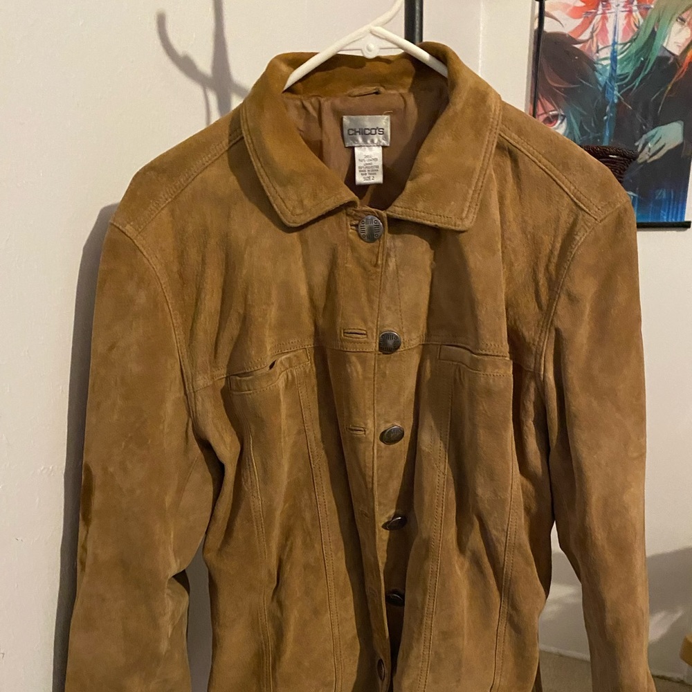 Chicos tan suede jacket sz 2. Excellent preloved condition. Cool silver buttons.